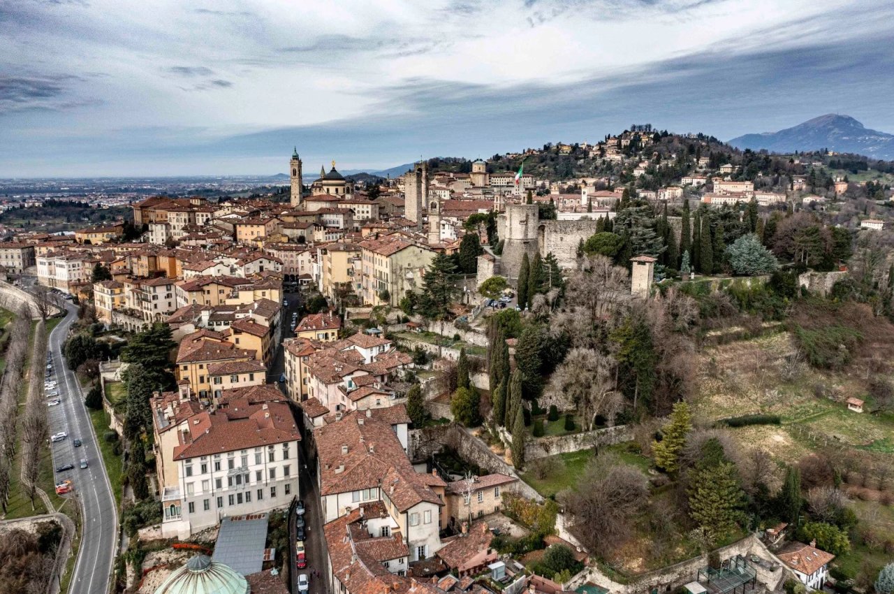 Villa in Vendita a Bergamo Viale Vittorio Emanuele II