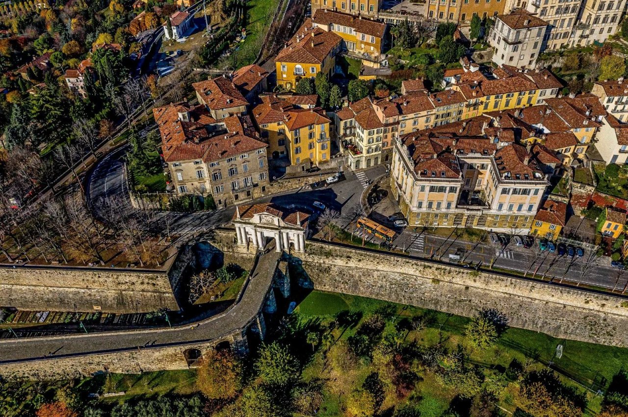 Villa in Vendita a Bergamo Viale Vittorio Emanuele II