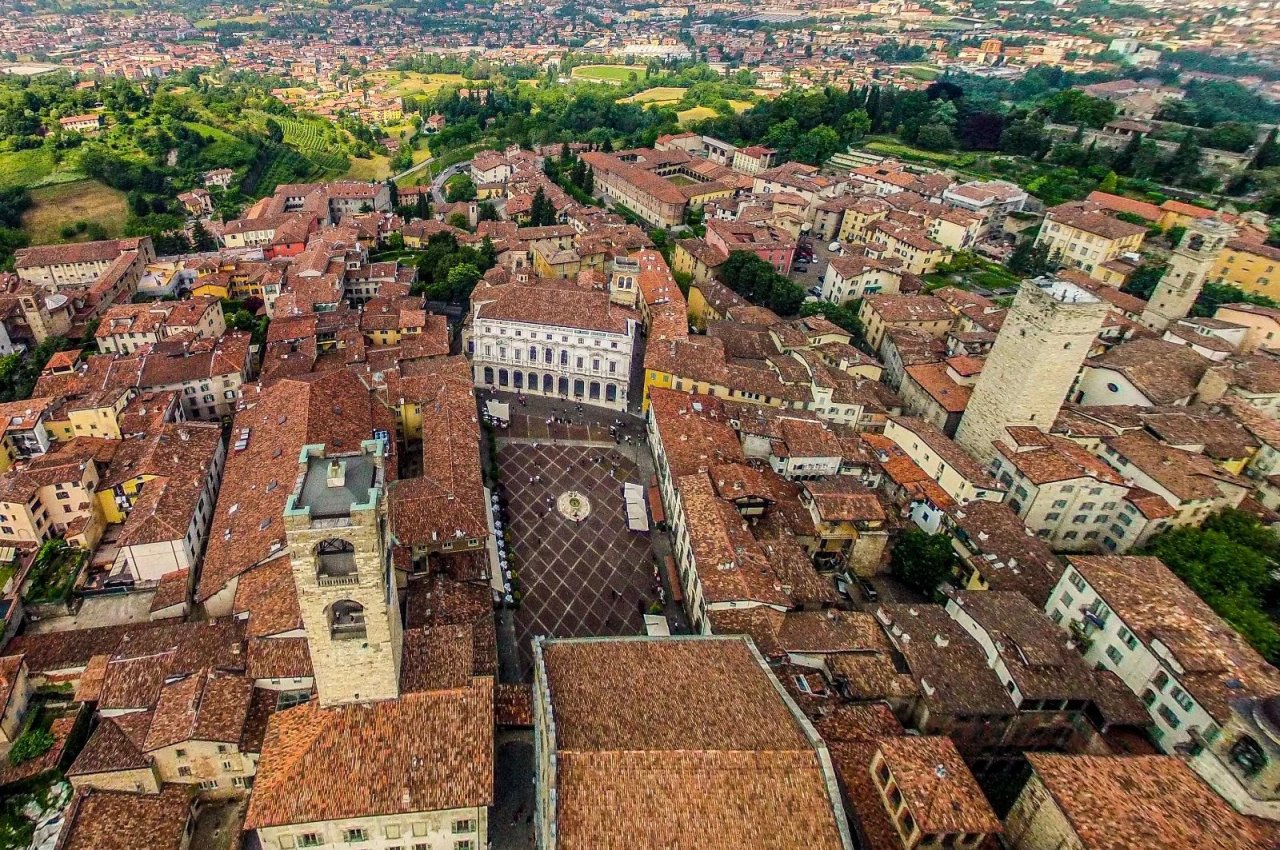 Villa in Vendita a Bergamo Viale Vittorio Emanuele II