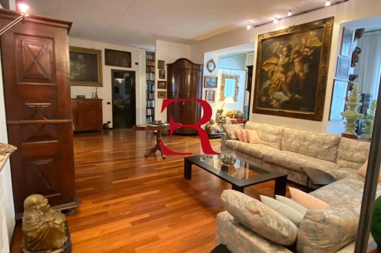 Multilocale in Vendita a Bergamo Ampio pentalocale di rappresentanza