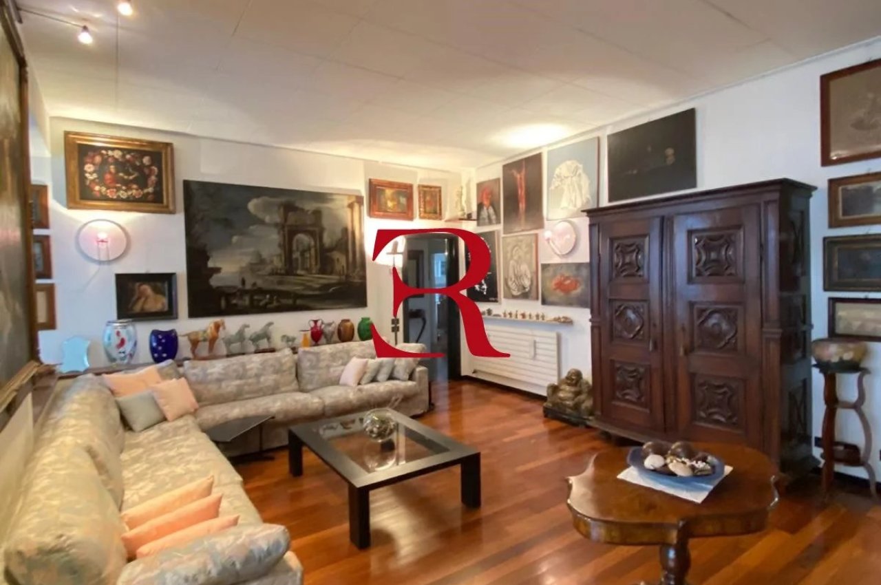 Multilocale in Vendita a Bergamo Ampio pentalocale di rappresentanza