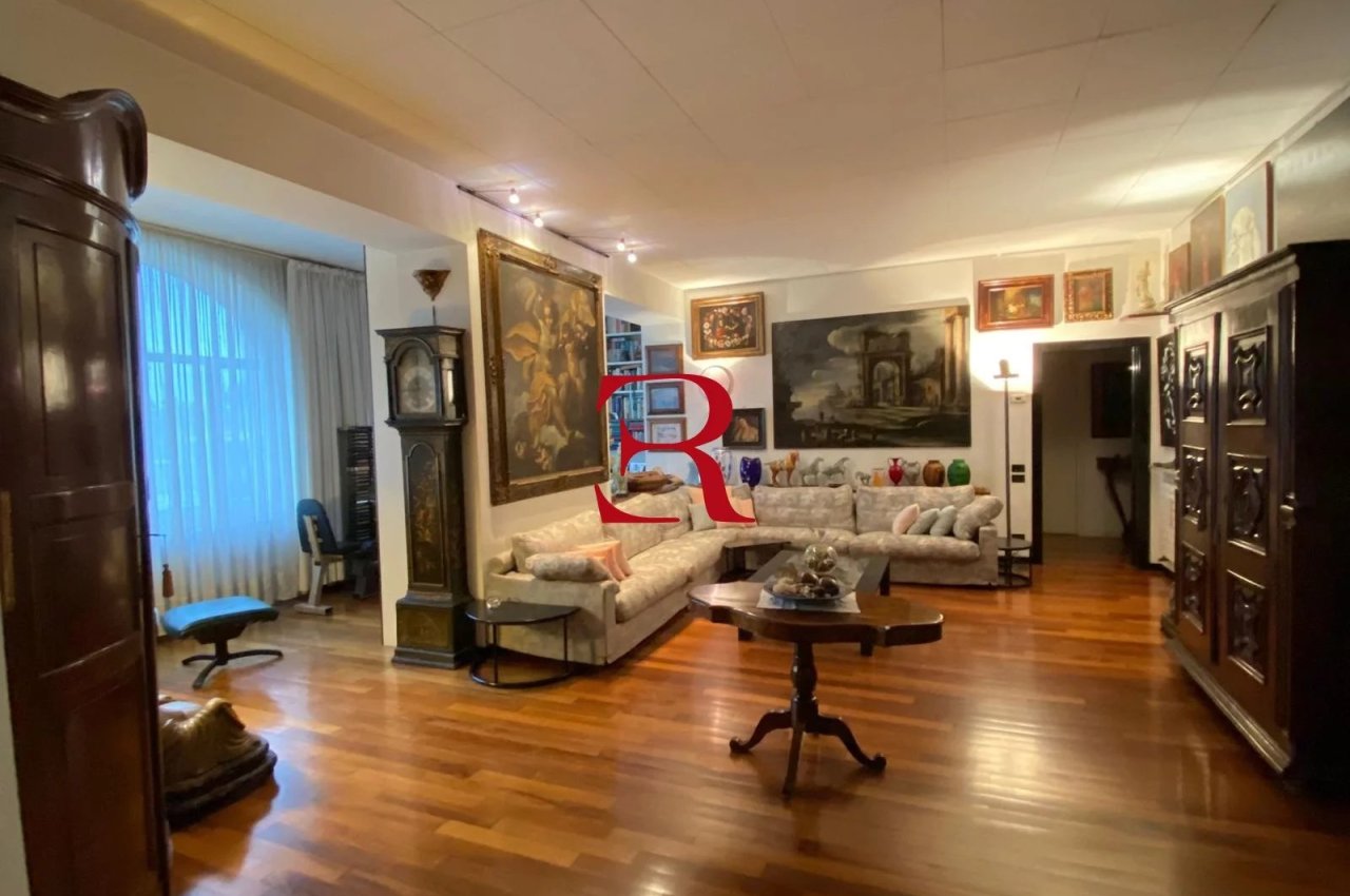 Multilocale in Vendita a Bergamo Ampio pentalocale di rappresentanza