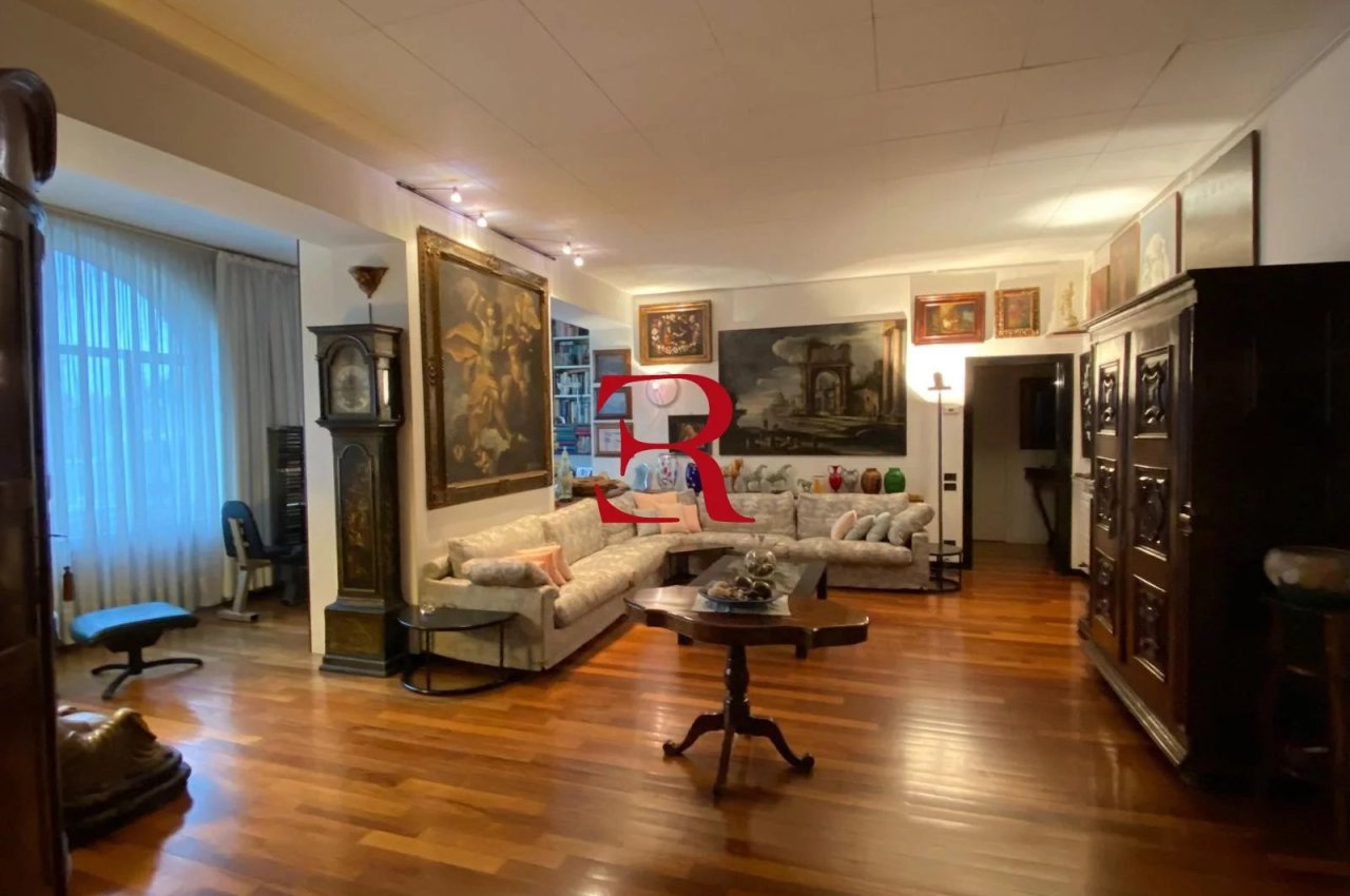 Multilocale in Vendita a Bergamo Ampio pentalocale di rappresentanza