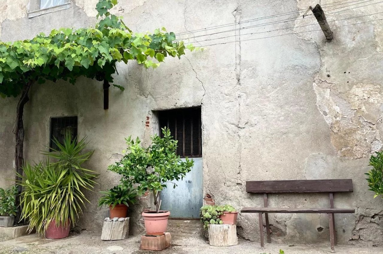 Cascina in Vendita a Nembro Cascina Storica - Un Tesoro da Scoprire!