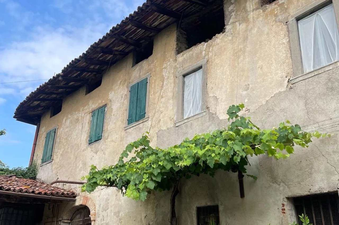 Cascina in Vendita a Nembro Cascina Storica - Un Tesoro da Scoprire!