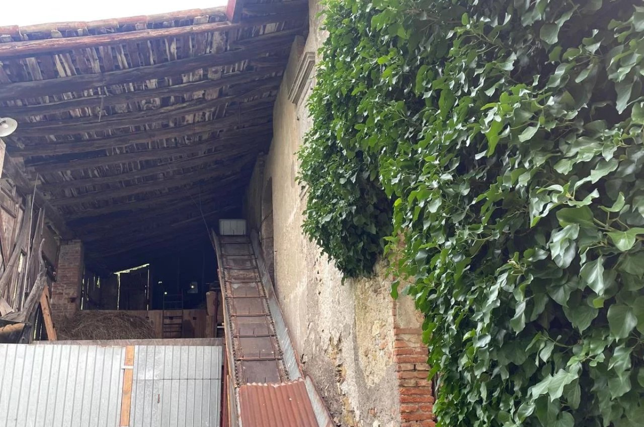 Cascina in Vendita a Nembro Cascina Storica - Un Tesoro da Scoprire!