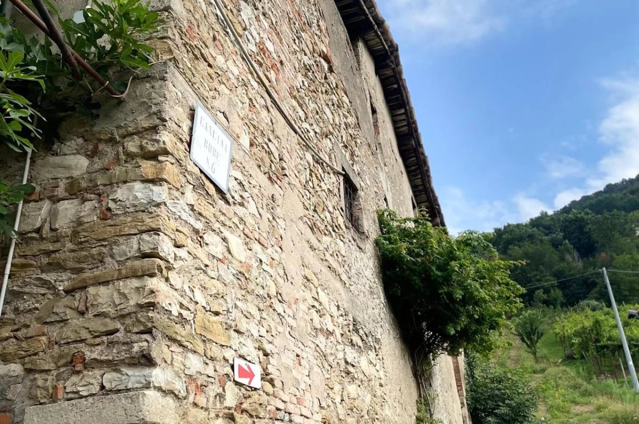 Cascina in Vendita a Nembro Cascina Storica - Un Tesoro da Scoprire!