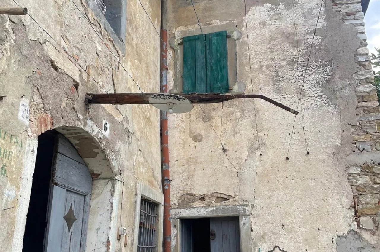 Cascina in Vendita a Nembro Cascina Storica - Un Tesoro da Scoprire!