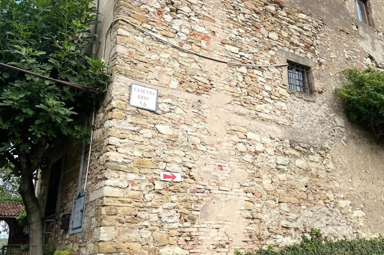 Cascina in Vendita a Nembro Cascina Storica - Un Tesoro da Scoprire!