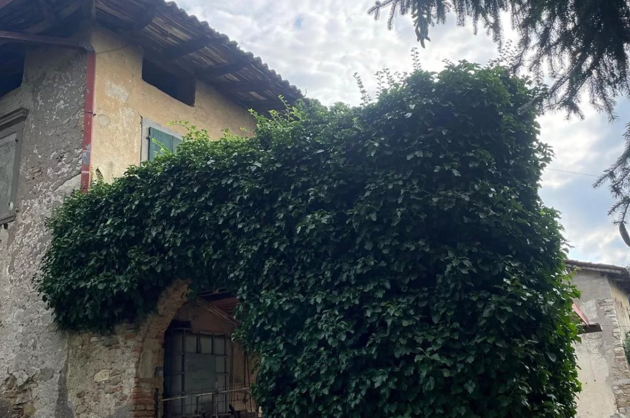 Cascina in Vendita a Nembro Cascina Storica - Un Tesoro da Scoprire!