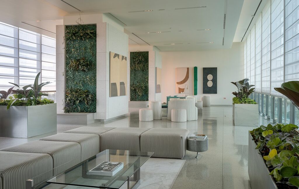 a-4k-photo-of-a-modern-italian-penthouse-interior--l71xLPrPRFmTOksdBEwz3Q-_rnGJe0XTJekeuT5Kwc-zA