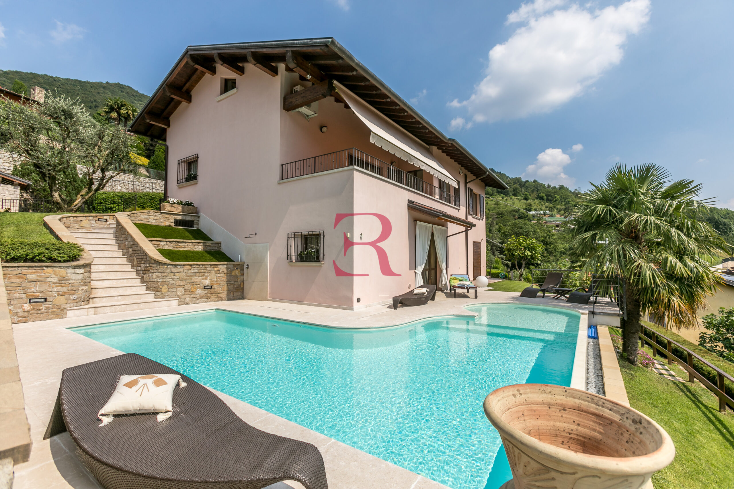 Villa Alzano LombardoVilla singola con piscina